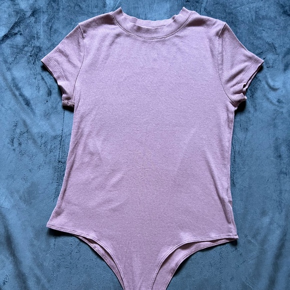 Mauve Short Sleeve Crewneck Bodysuit Size M - Picture 1 of 2